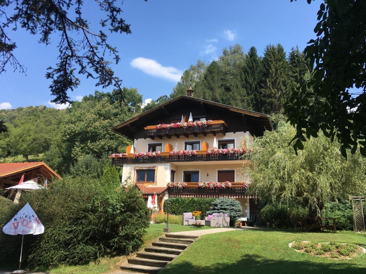 B&B Pension Karlsdorfer Hof Seeboden Exterior photo